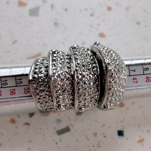 Armor Shield Knuckle Finger Ring in Silver - Picture 6 of 11